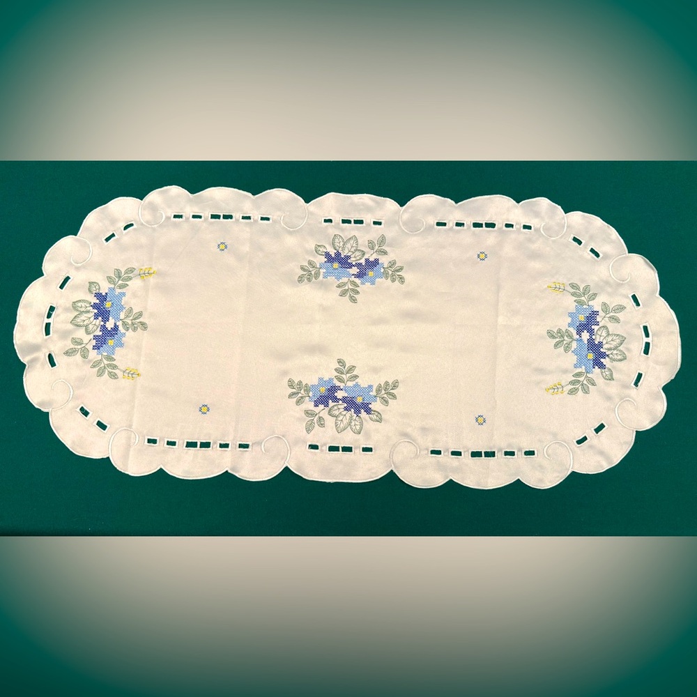 White and Blue length Oval Table Runner with Scalloped Edges 💕✨